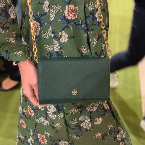 💚Tory Burch Emerson Leather Chain Wallet 💚 - Picture 3 of 8